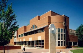 后现代主义建筑的奠基人——罗伯特•文丘里