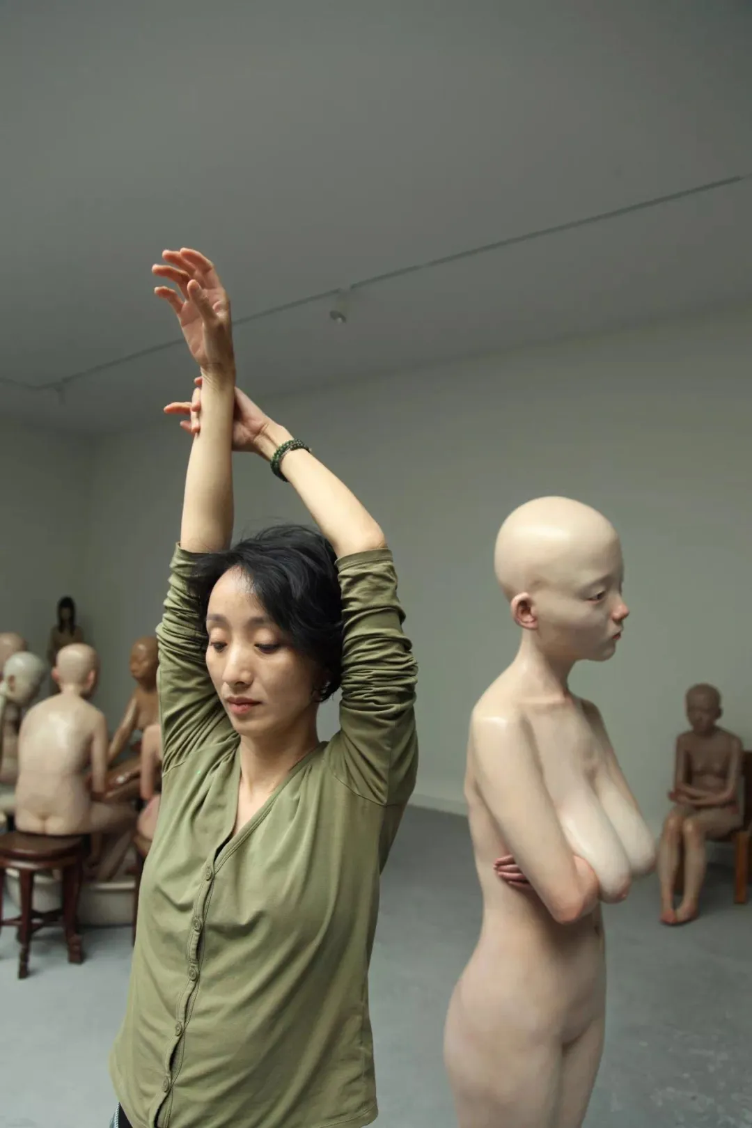 艺术让女人的身体说话，中国“最美才女雕塑家”向京，...